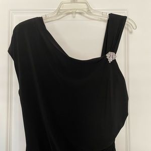 Black Floor-length Evening Gown with Brooch